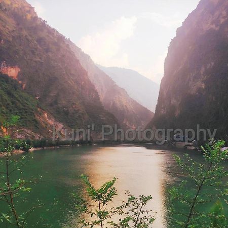 Tirthan Grand Riverside Banjār Zewnętrze zdjęcie