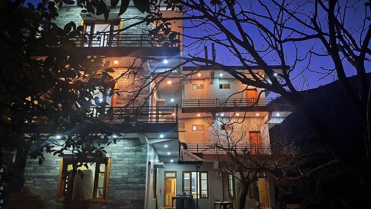 Tirthan Grand Riverside Banjār Zewnętrze zdjęcie