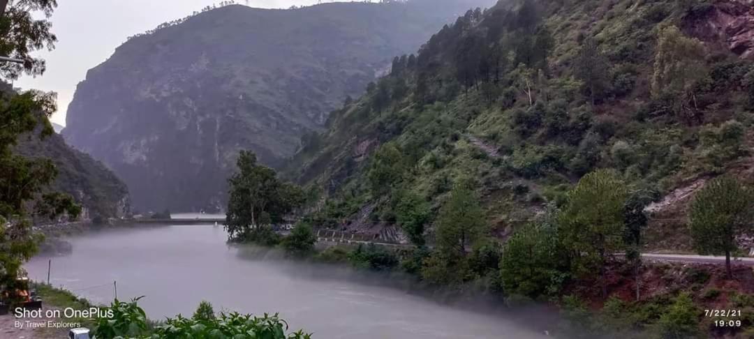 Tirthan Grand Riverside Banjār Zewnętrze zdjęcie