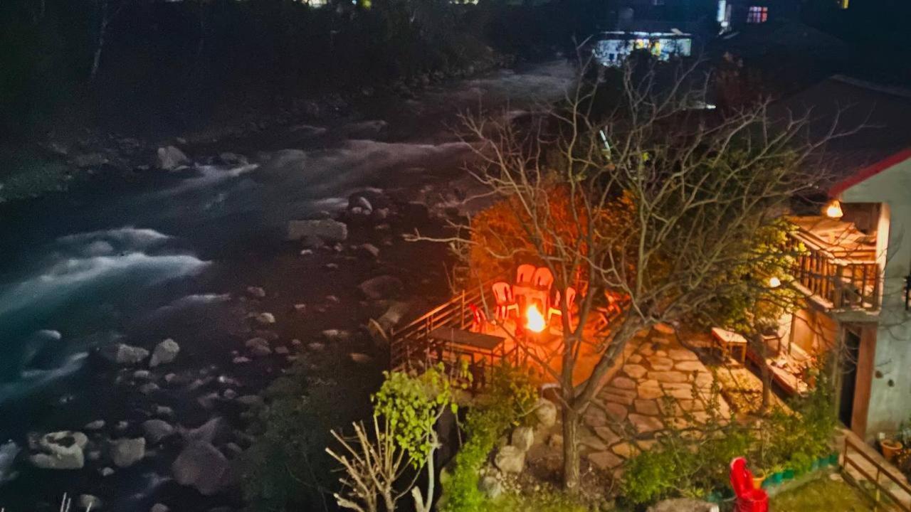 Tirthan Grand Riverside Banjār Pokój zdjęcie