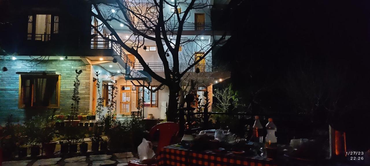 Tirthan Grand Riverside Banjār Zewnętrze zdjęcie