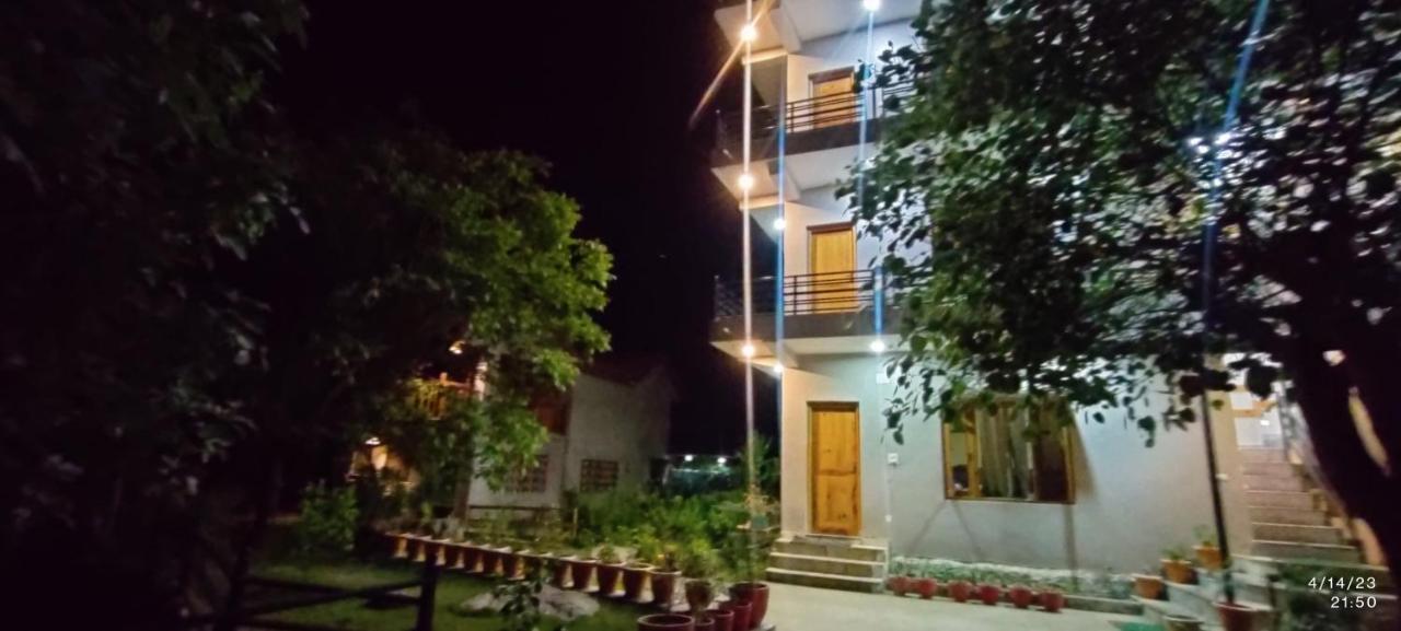 Tirthan Grand Riverside Banjār Zewnętrze zdjęcie