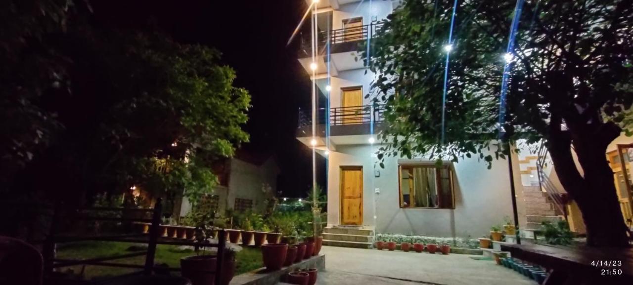 Tirthan Grand Riverside Banjār Zewnętrze zdjęcie