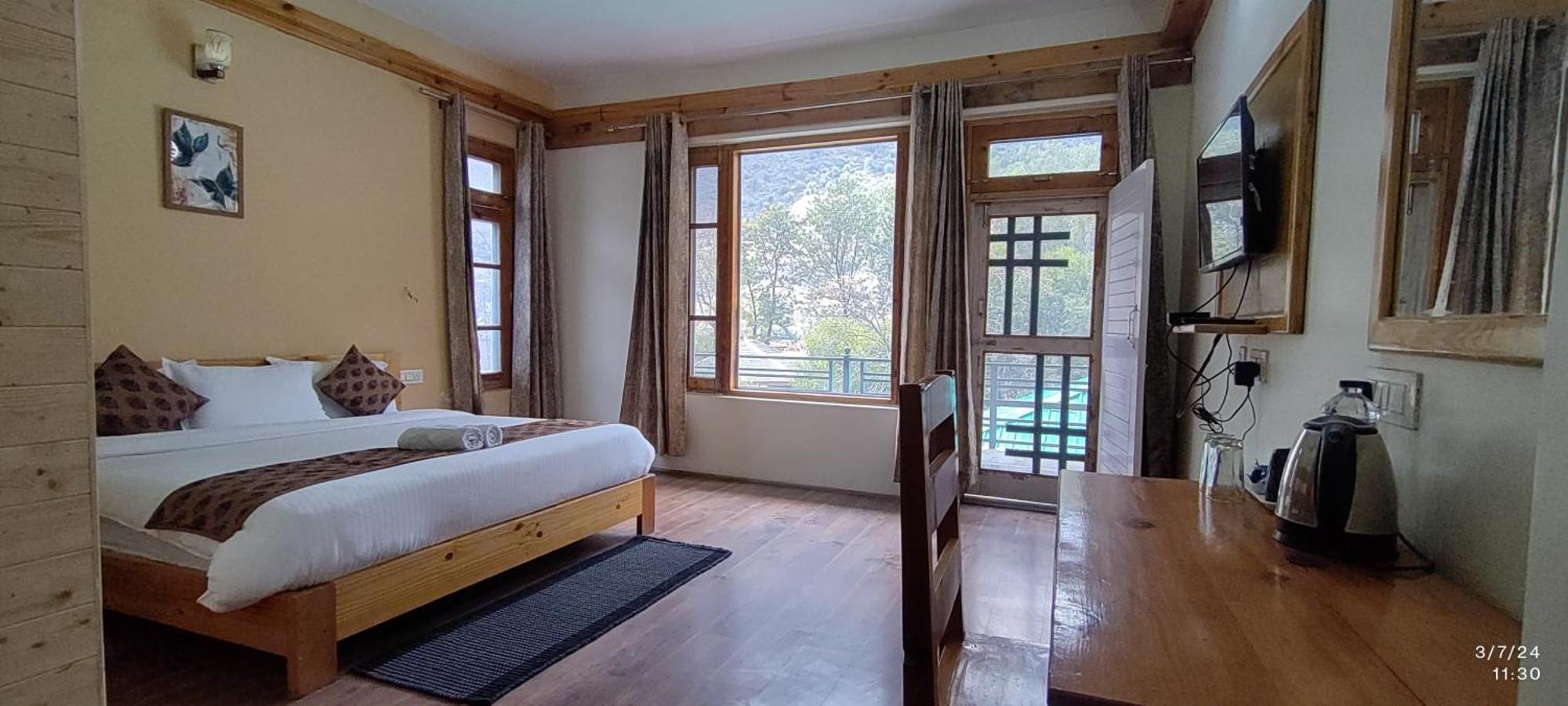 Tirthan Grand Riverside Banjār Zewnętrze zdjęcie