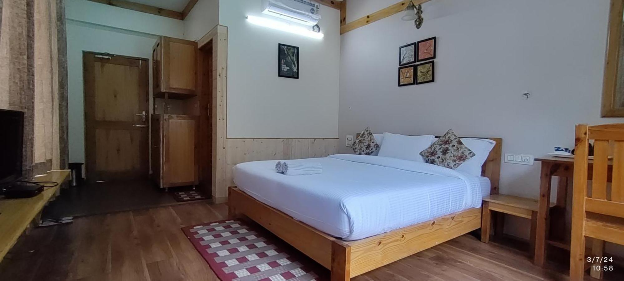 Tirthan Grand Riverside Banjār Zewnętrze zdjęcie