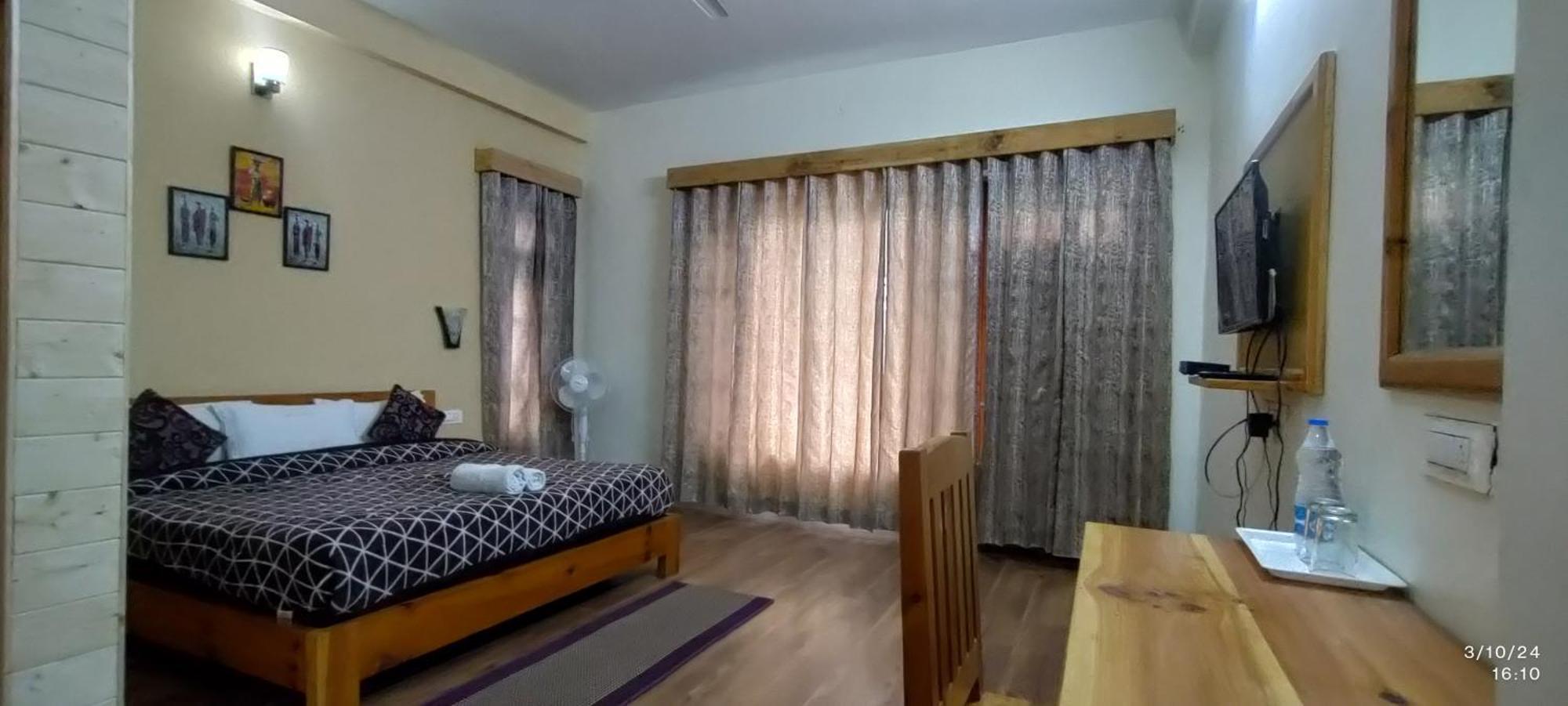 Tirthan Grand Riverside Banjār Zewnętrze zdjęcie