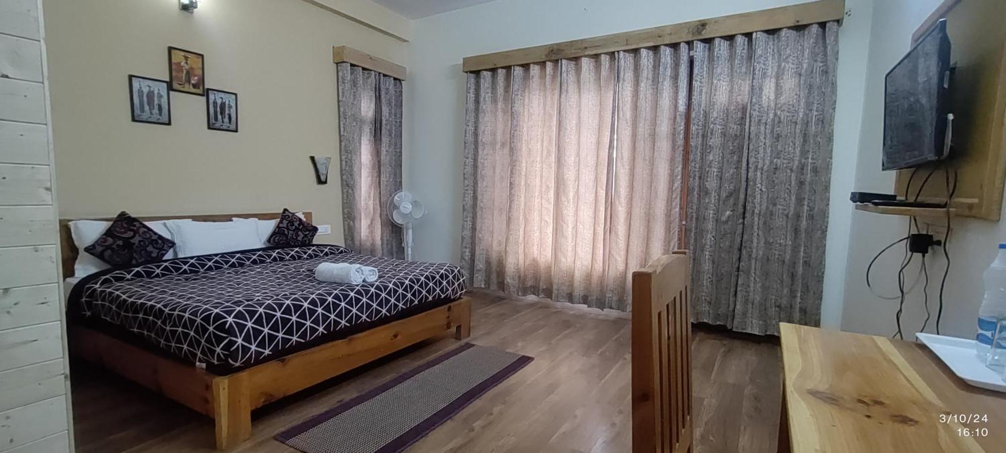 Tirthan Grand Riverside Banjār Zewnętrze zdjęcie