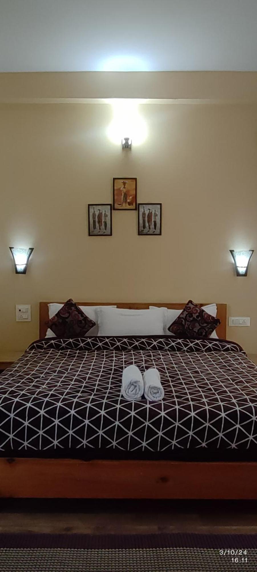 Tirthan Grand Riverside Banjār Zewnętrze zdjęcie