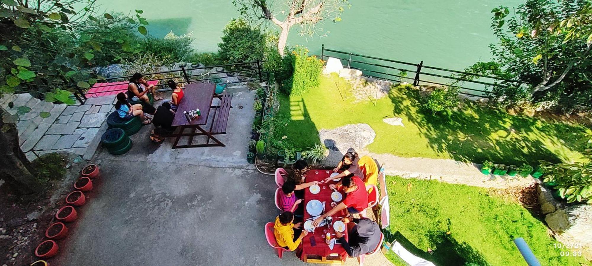 Tirthan Grand Riverside Banjār Zewnętrze zdjęcie