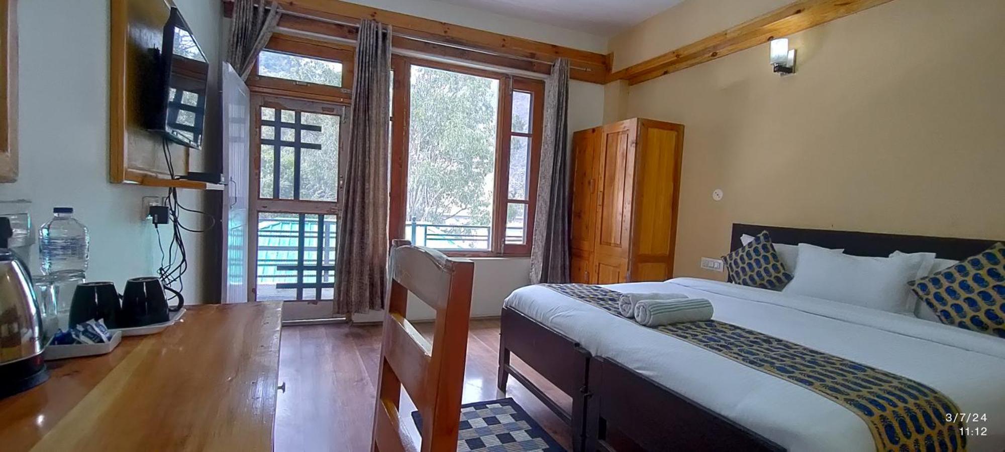 Tirthan Grand Riverside Banjār Zewnętrze zdjęcie