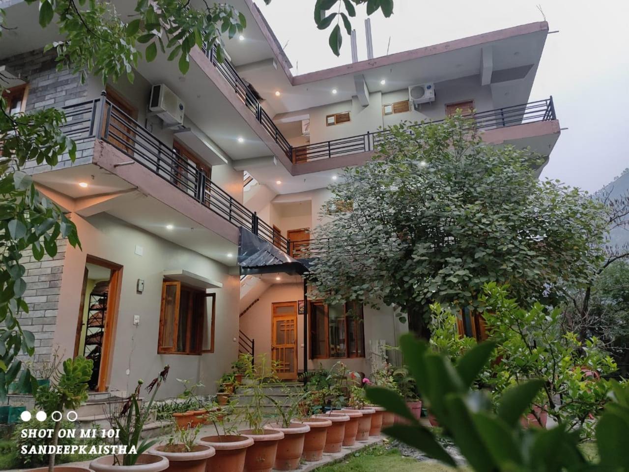 Tirthan Grand Riverside Banjār Zewnętrze zdjęcie