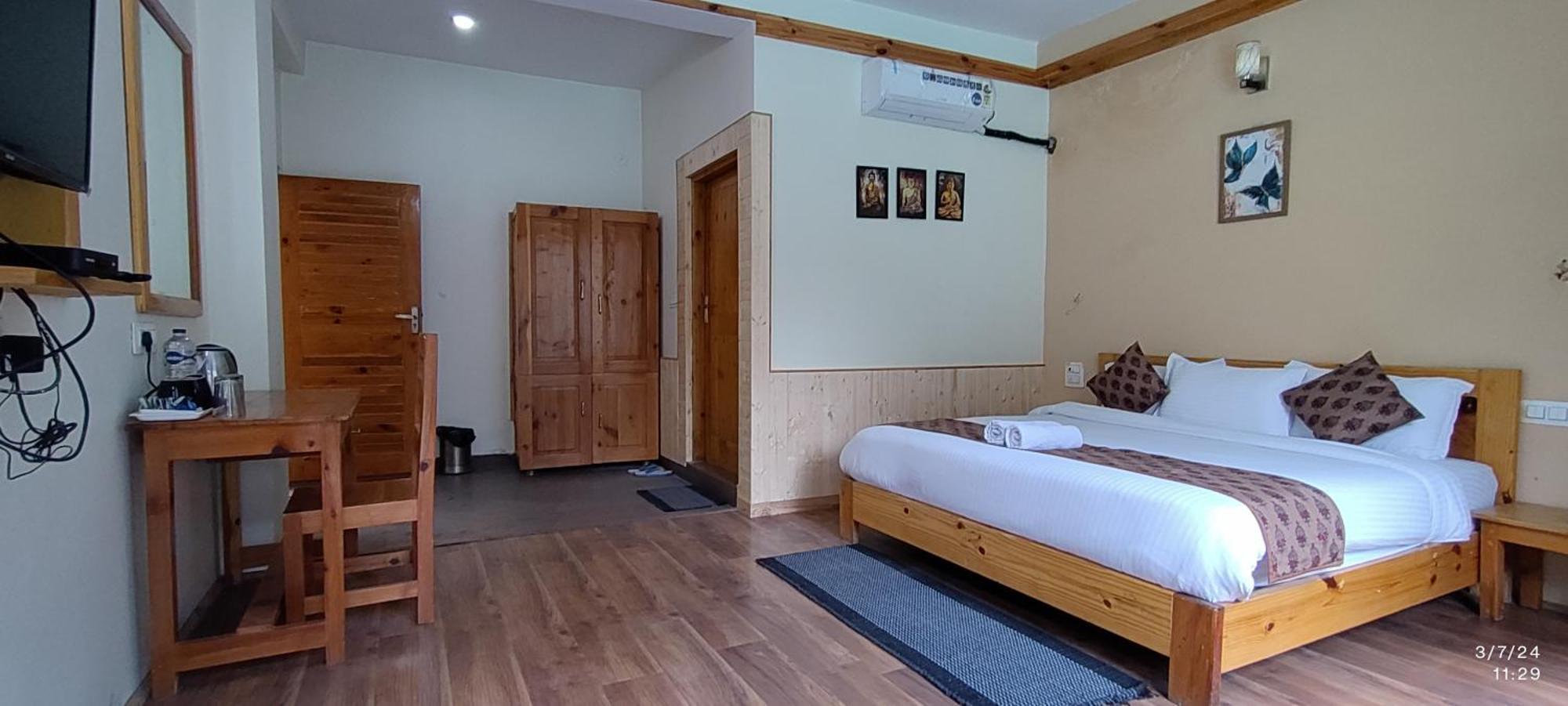 Tirthan Grand Riverside Banjār Zewnętrze zdjęcie