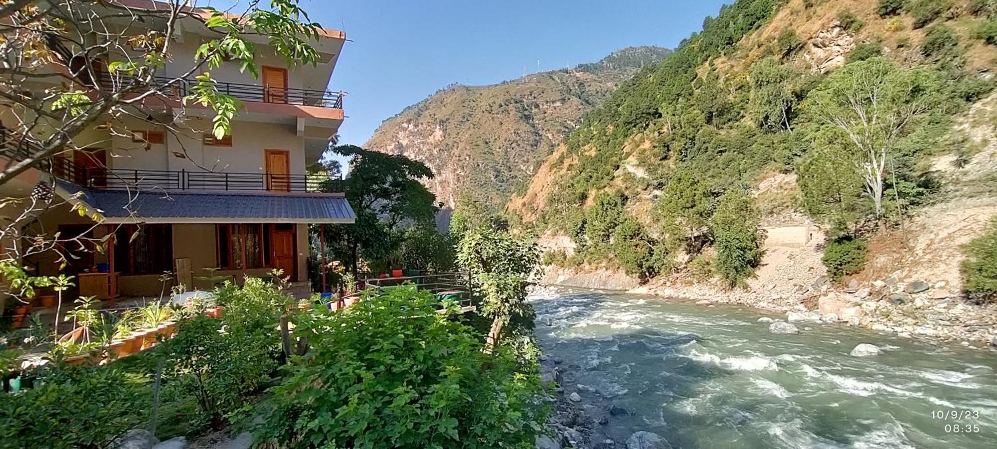 Tirthan Grand Riverside Banjār Zewnętrze zdjęcie
